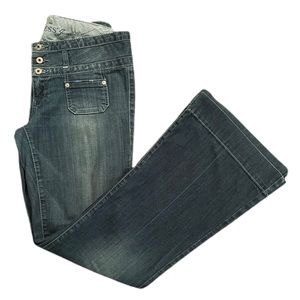 Guess jeans. Fitted, wide leg opening. Size 29